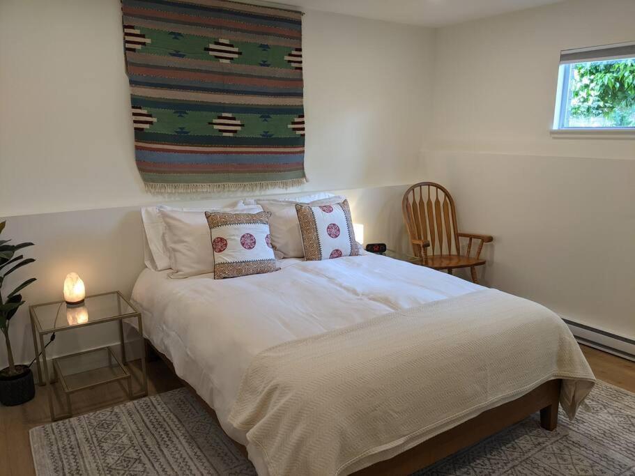Bright Modern 1Br Suite In Sooke Village Core Exterior foto