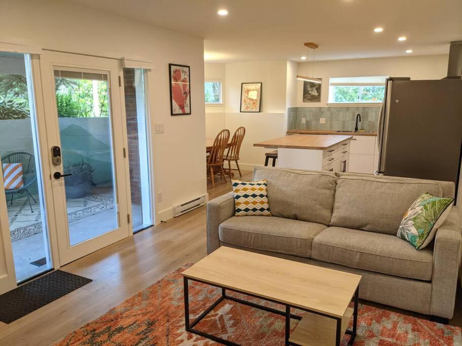 Bright Modern 1Br Suite In Sooke Village Core Exterior foto