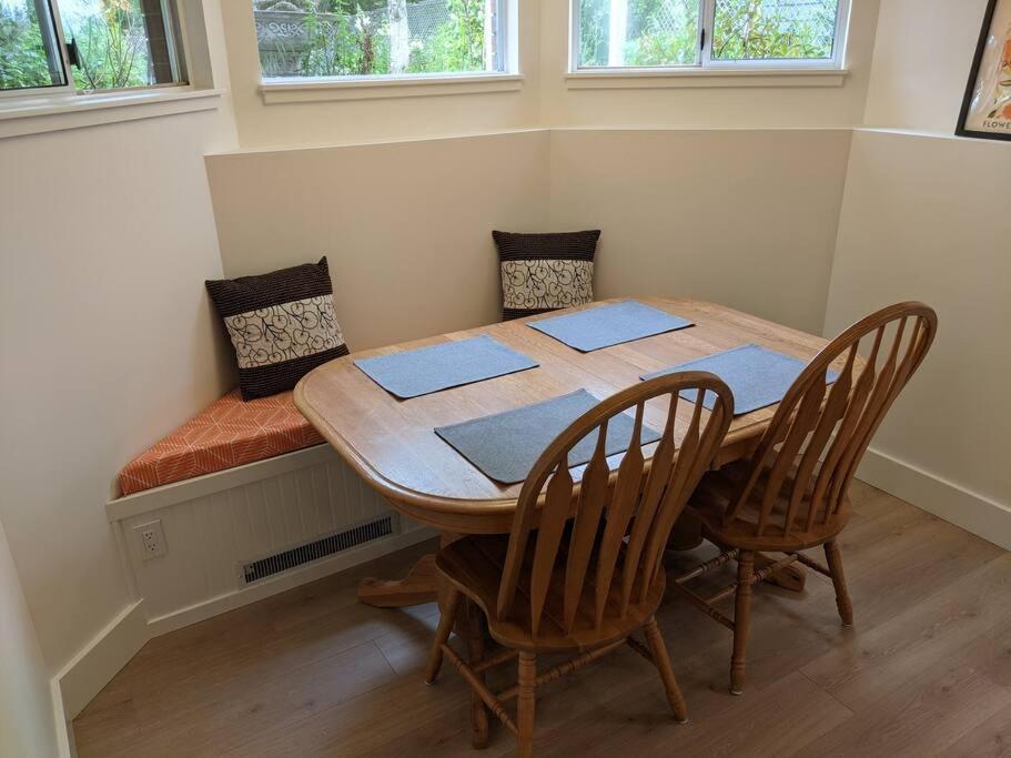 Bright Modern 1Br Suite In Sooke Village Core Exterior foto