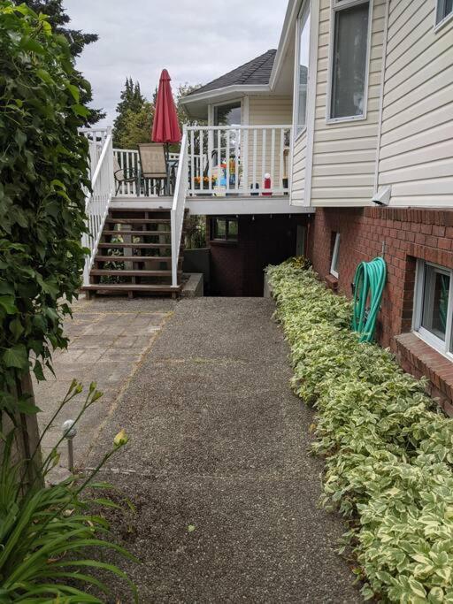 Bright Modern 1Br Suite In Sooke Village Core Exterior foto